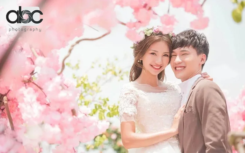 Couple having their wedding phootshoot