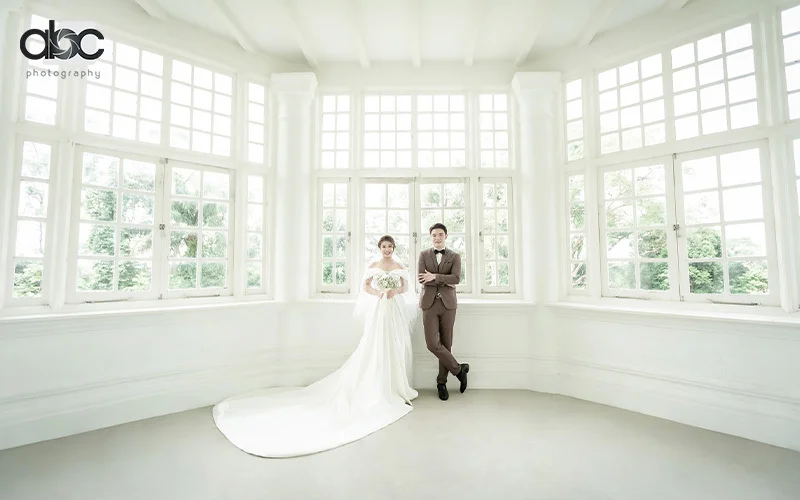 Indoor pre-wedding photography