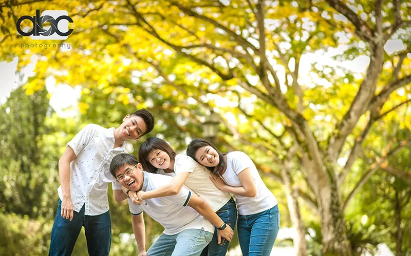 Outdoor family photoshoot in singapore
