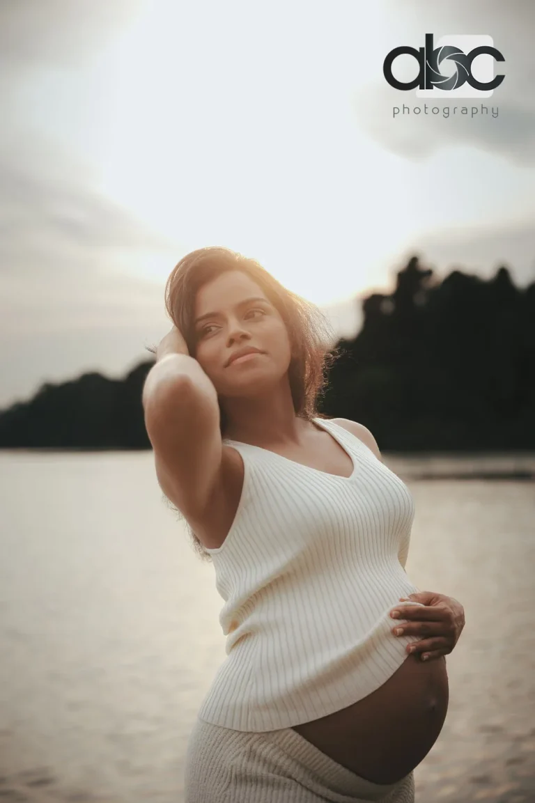 Outdoor pregnancy photoshoot by the water