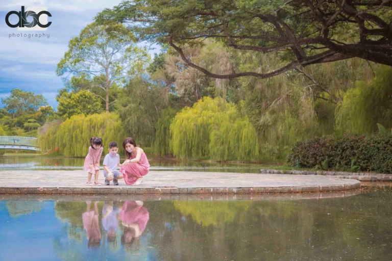 Outdoor family photoshoot by lake