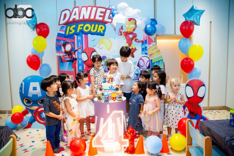 Kids' birthday party with superhero theme