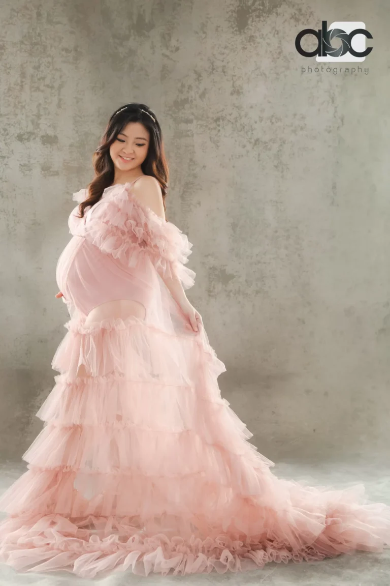 Pregnant photoshoot Singapore in pink gown