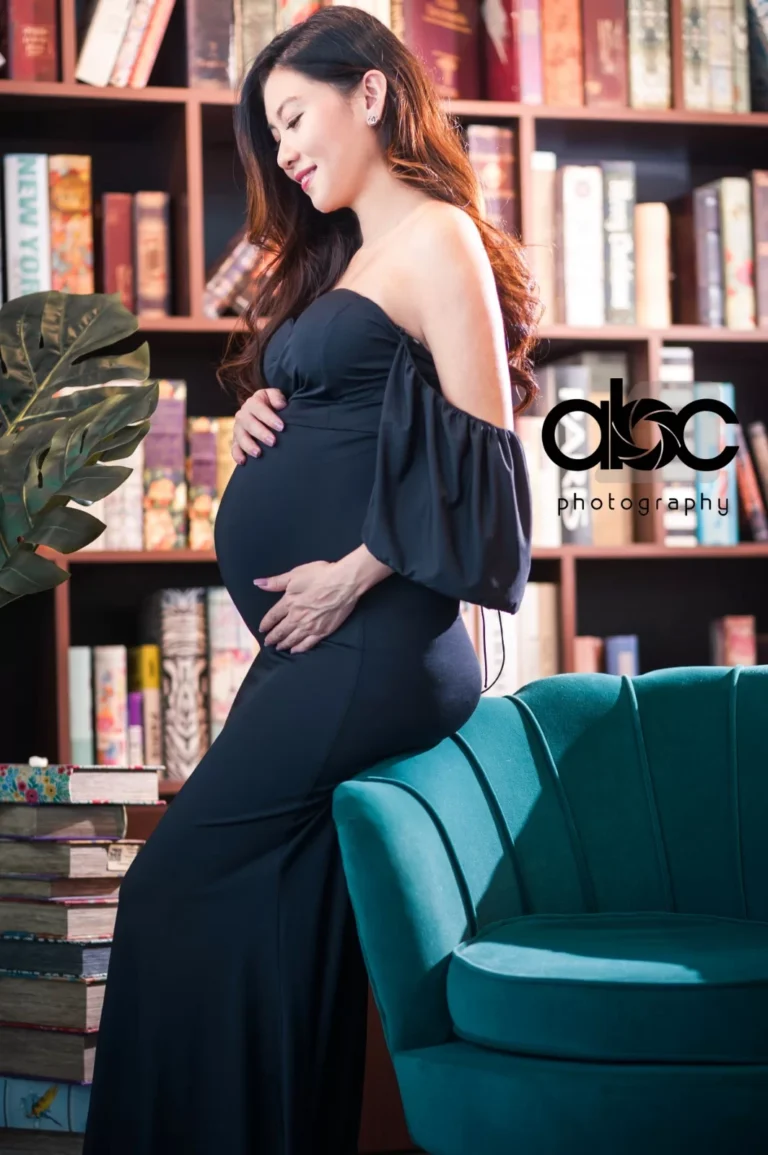 Maternity photoshoot with bookshelf backdrop Singapore