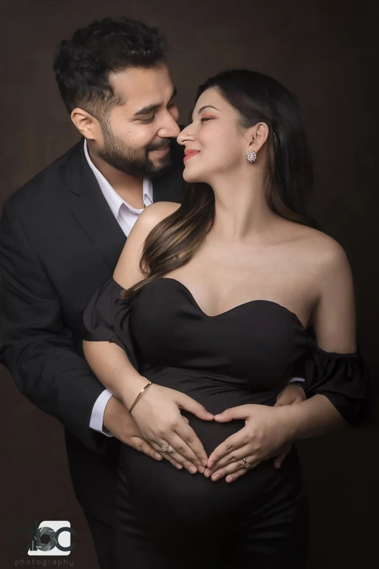 Couple pregnancy photoshoot with heart hands