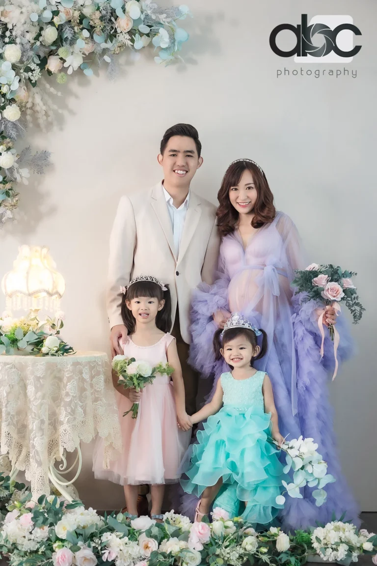 Family maternity photoshoot Singapore with daughters
