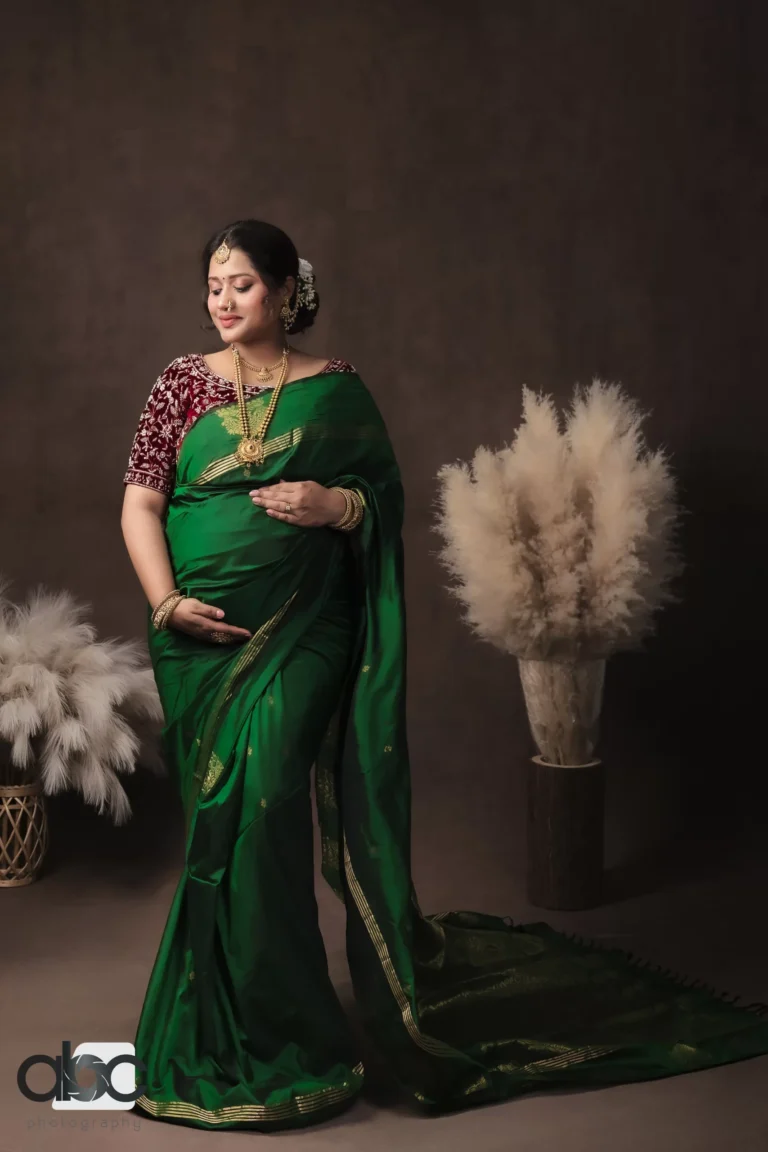 Maternity portrait in green saree Singapore