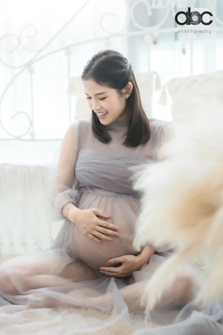 Maternity portrait with soft fur Singapore