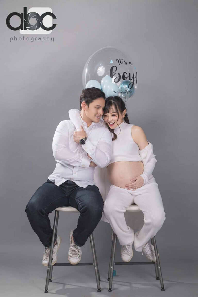 Couple maternity photoshoot on stools