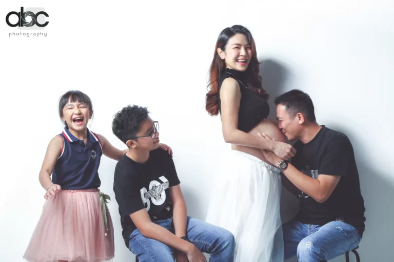Pregnant mother family portrait studio
