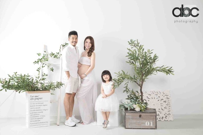 Family maternity photoshoot Singapore studio
