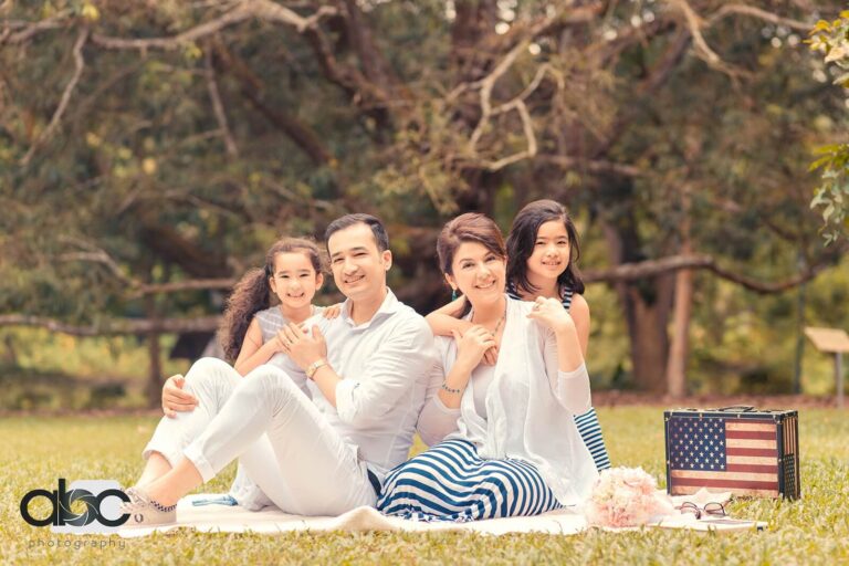 Family picnic outdoor photoshoot Singapore