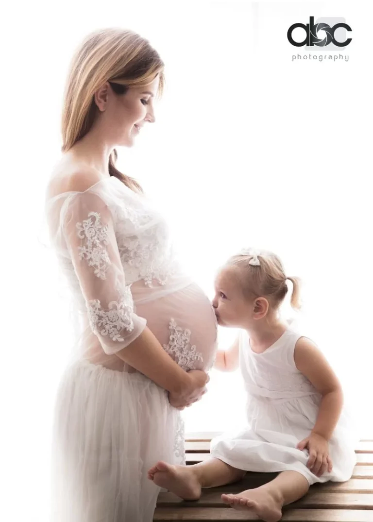 Maternity photoshoot with toddler big sister