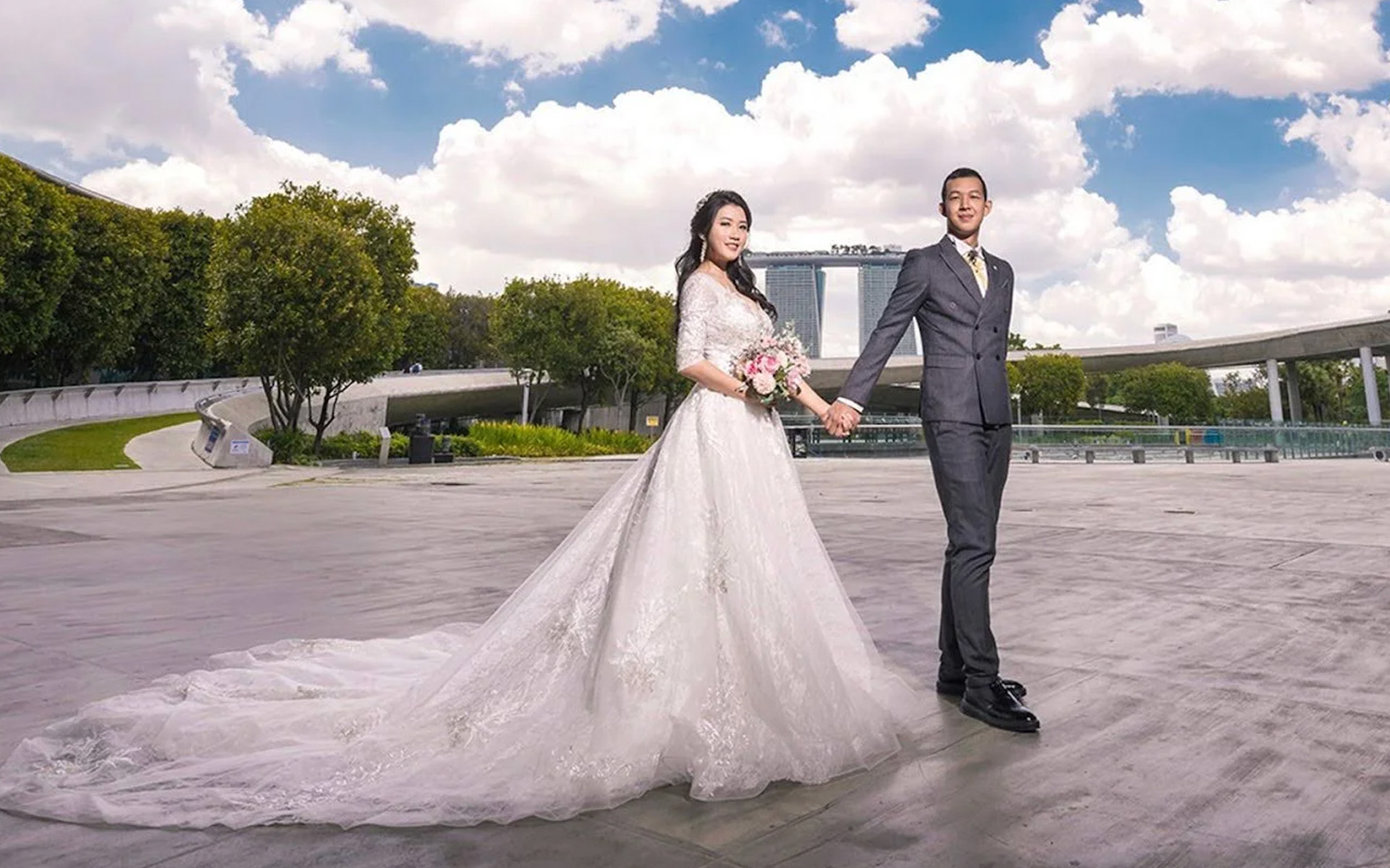 ABC Photography wedding photoshoot with Marina Bay Sands backdrop..