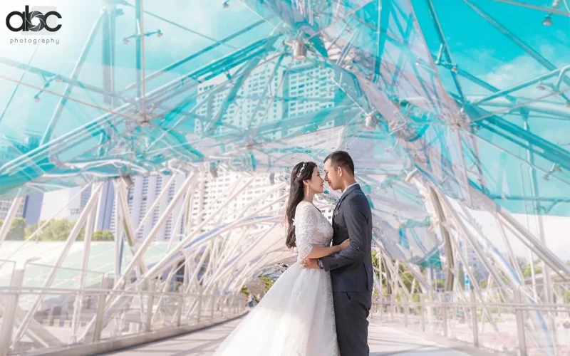 Outdoor pre-wedding photoshoot
